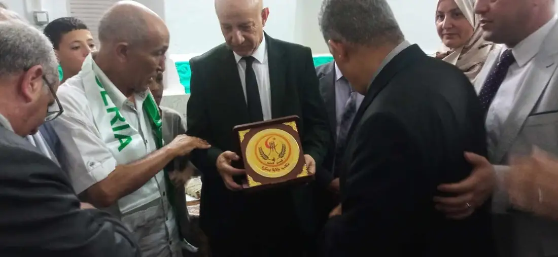 بسكرة: مكتب تكتل الحصن المتين يكرّم الأمين العام لجبهة التحرير الوطني بزاوية سيدي حميدة طيار